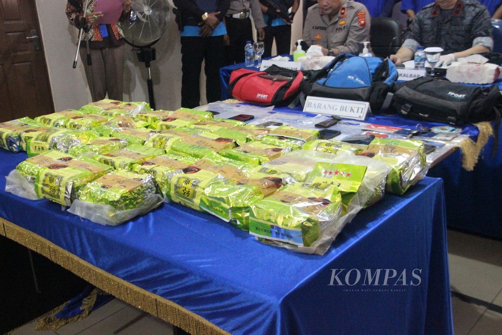 Badan Narkotika Nasional Provinsi Kalimantan Barat merilis pengungkapan jaringan penyelundupan narkoba melalui perbatasan Indonesia-Malaysia, Selasa (7/6/2022).