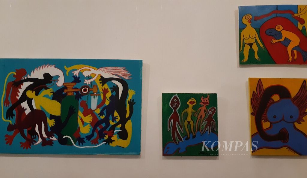 Lukisan karya Wayan Jengki Sunarta yang ditampilkan dalam pameran seni rupa bertajuk ”Silang Sengkarut” di Dalam Rumah Art Station, Kota Denpasar, mulai Minggu (8/5/2022).