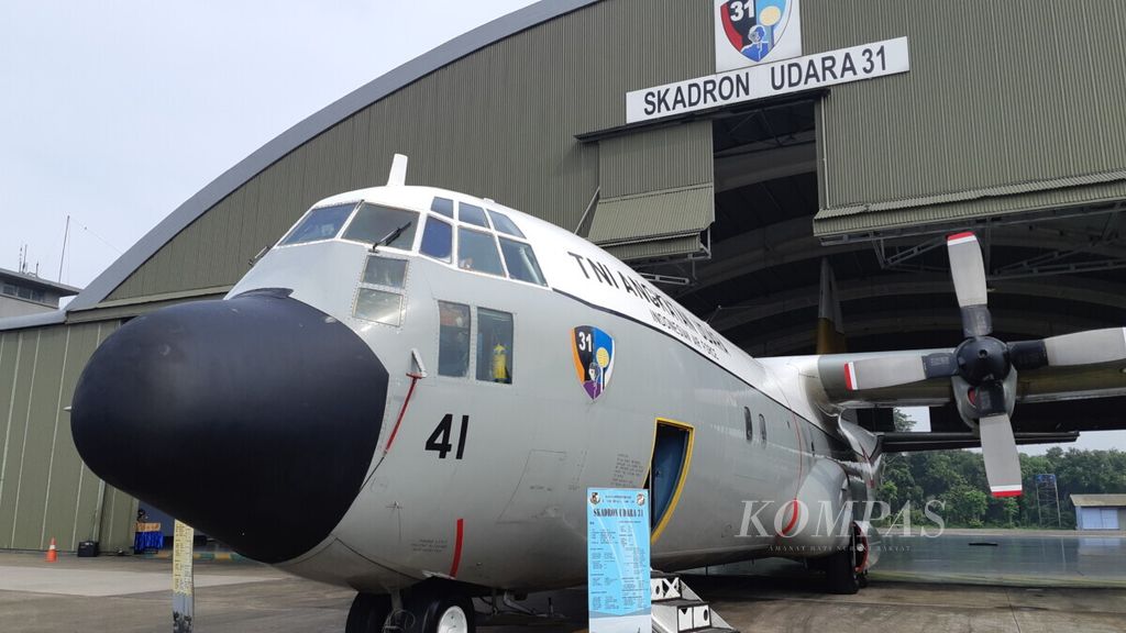 Pesawat C-130 Hercules yang dioperasikan Skuadron Udara 31 yang bermarkas di Lanud Halim Perdanakusuma, Jakarta, Rabu (22/12/2021).