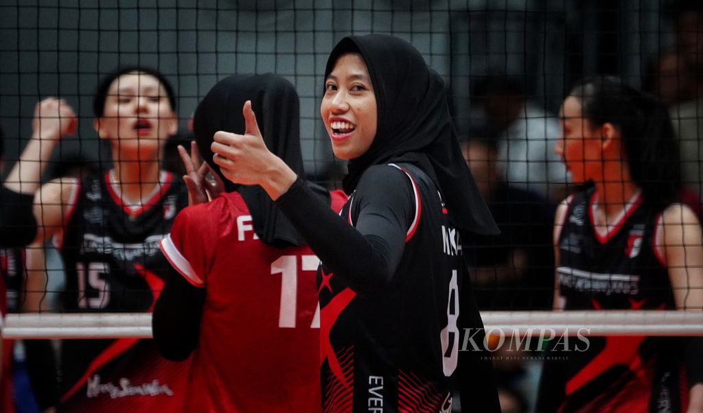 The expression of Indonesian women's volleyball player who strengthened the Red Sparks Korea team, Megawati Hangestri Pertiwi, after scoring points when facing the Indonesian Women's Volleyball All Star team in a friendly Fun Volleyball match at the Indonesia Arena Stadium, Gelora Bung Karno Complex, Jakarta, on Saturday (20/4/2024).