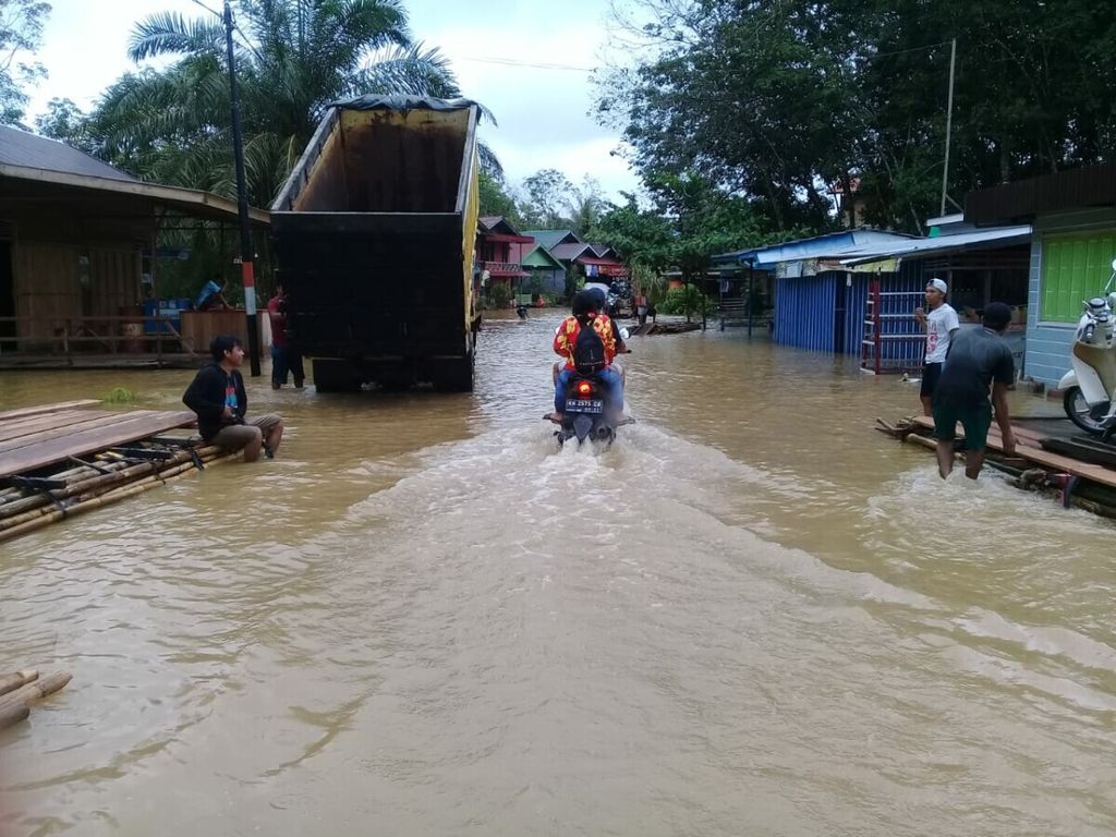 Ilustrasi. Banjir di Kecamatan Lahei, Kabupaten Barito Utara, Senin (4/5/2020).