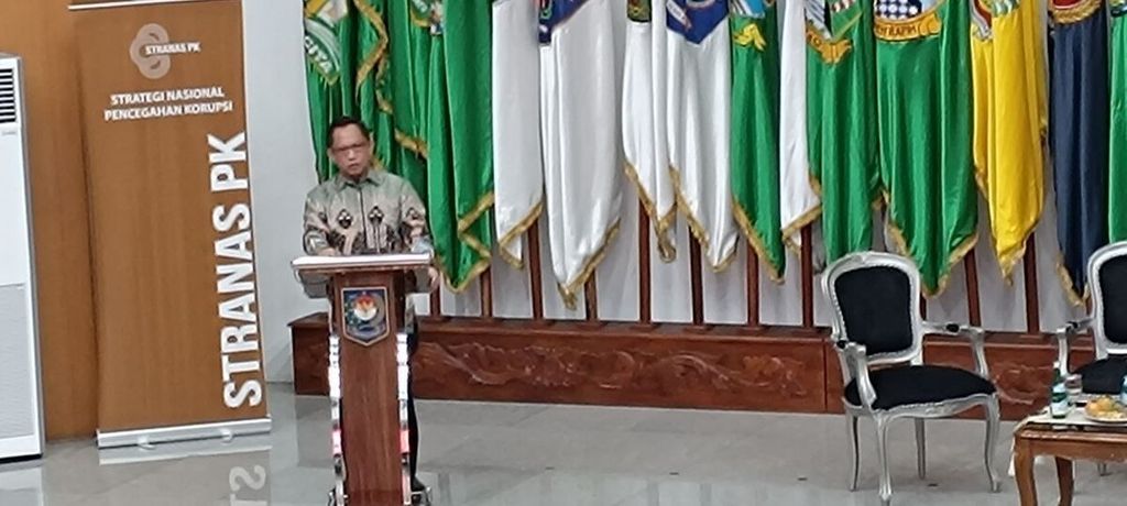 Menteri Dalam Negeri Tito Karnavian memberikan sambutan dalam acara Rapat Penguatan APIP Daerah secara Nasional yang digelar Kementerian Dalam Negeri dan Tim Strategi Nasional Pencegahan Korupsi (Stranas PK), Rabu (13/9/2023).