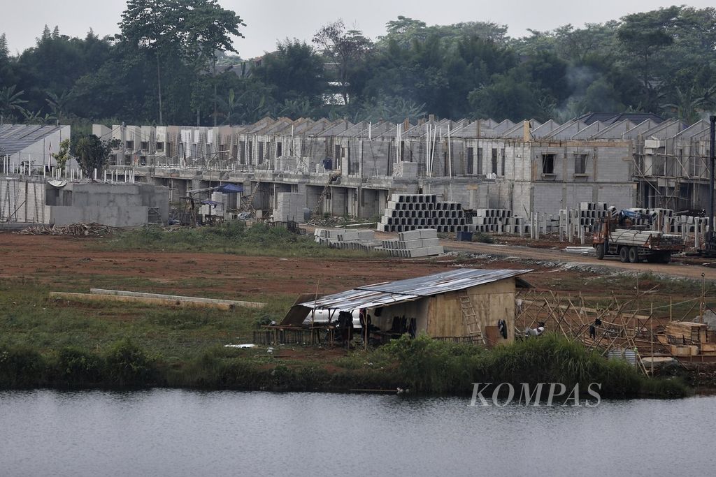 Pembangunan perumahan di kawasan Rumpin, Bogor, Jawa Barat, Rabu (10/8/2022). 