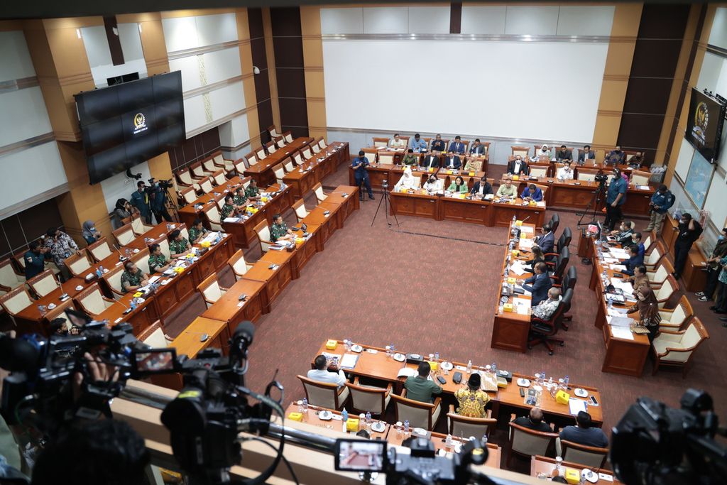 Suasana uji kelayakan dan kepatutan calon panglima TNI, Laksamana Yudo Margono, di hadapan Komisi I DPR di Kompleks Parlemen, Senayan, Jakarta, Jumat (2/12/2022). 