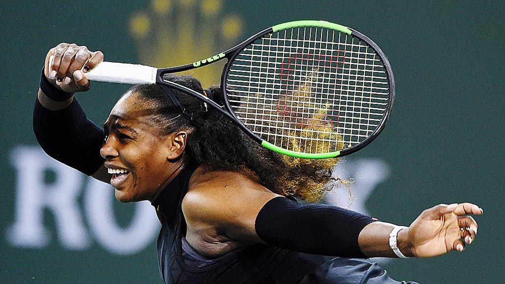 Serena Williams melepaskan pukulan forehand saat melawan Zarina Diyas pada babak pertama turnamen tenis WTA Premier Indian Wells, California, AS, Kamis (8/3). Serena menang 7-5, 6-3. 