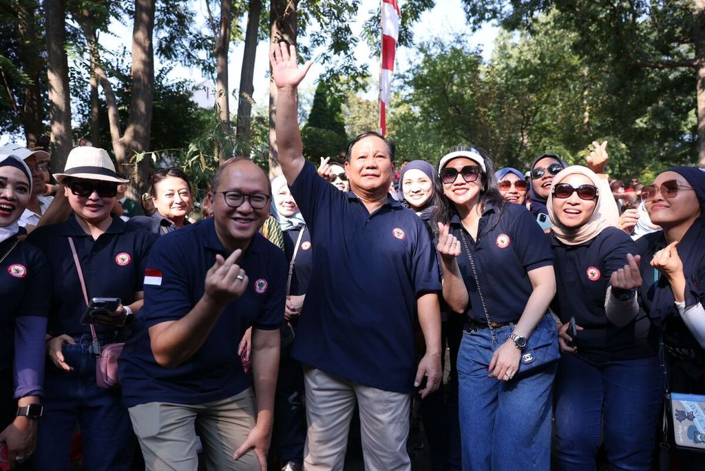 Bakal calon presiden dari Partai Gerindra, Prabowo Subianto, bersama diaspora di Wisma Indonesia, Washington DC, Amerika Serikat, Senin (21/8/2023).