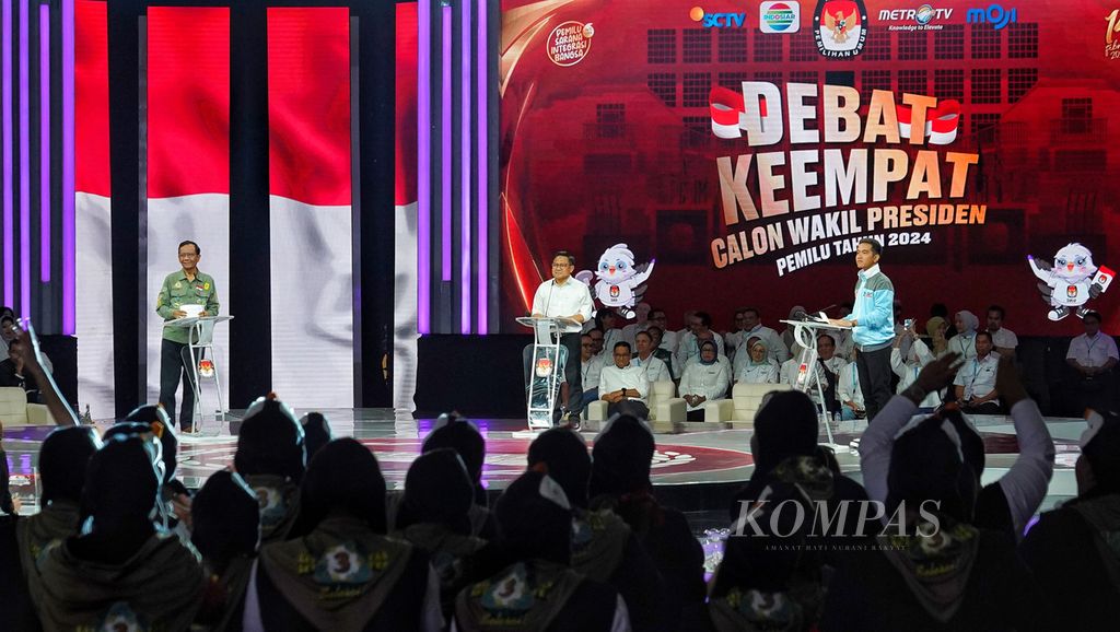 Suasana saat para calon wakil presiden tampil dalam acara Debat Keempat Calon Presiden dan Calon Wakil Presiden Pemilu 2024 di Jakarta Convention Center, Jakarta, Minggu (21/1/2024).