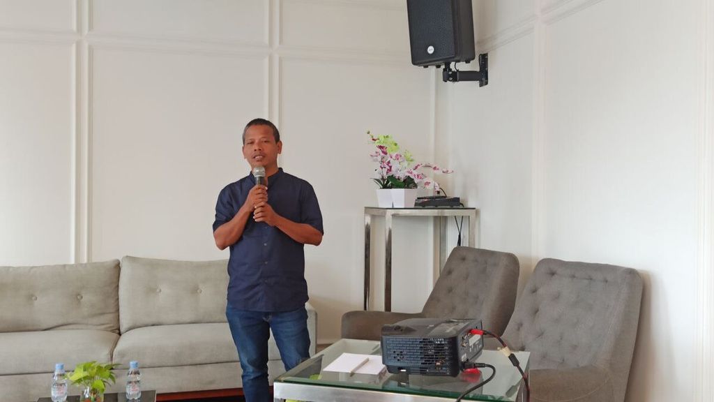 Sekretaris Safenet Anton Muhajir saat mempresentasikan laporan "Situasi Hak-Hak Digital Tahun 2022" di Jakarta, Jumat (24/2/2023).