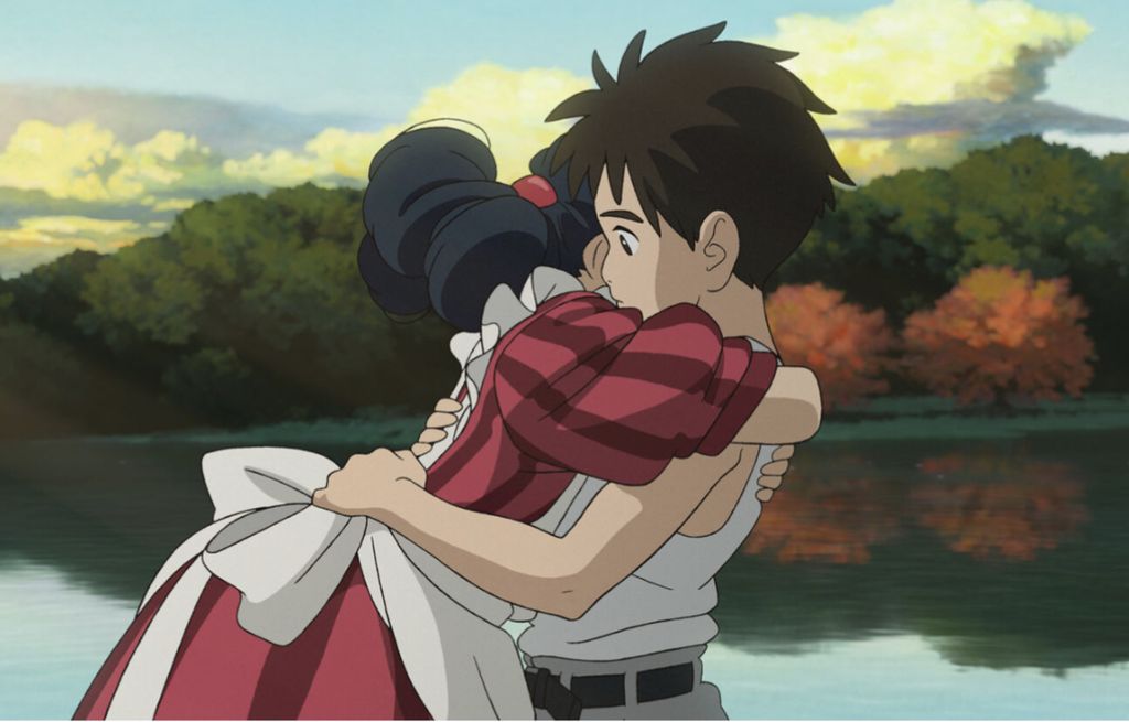 Mahito dan Himi, ibunya dalam versi remaja, berpelukan di dimensi lain.