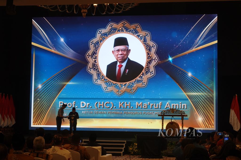 Wakil Presiden Ma’ruf Amin saat memberikan sambutan pada Musyawarah Nasional VI Masyarakat Ekonomi Syariah (MES) Tahun 2023 di Jakarta, Minggu (1/10/2023).