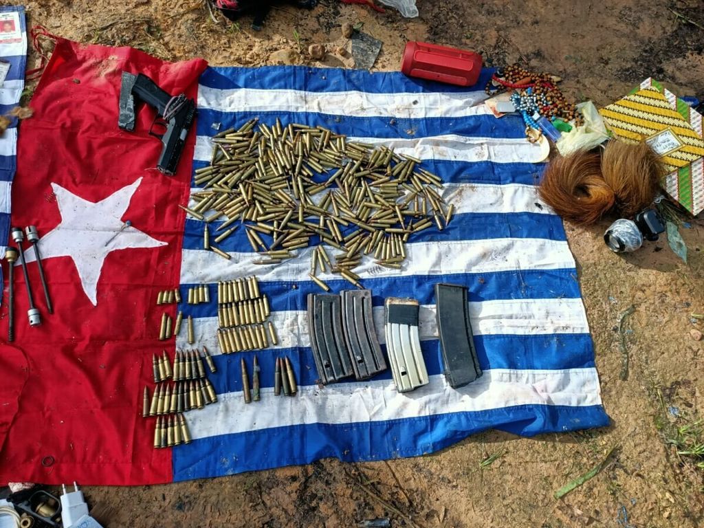 Tim Satgas Penegakan Hukum gabungan Polri dan TNI menemukan 381 butir amunisi di Markas KKB Kali Kopi, Kabupaten Mimika, Papua, Minggu (16/8/2020).
