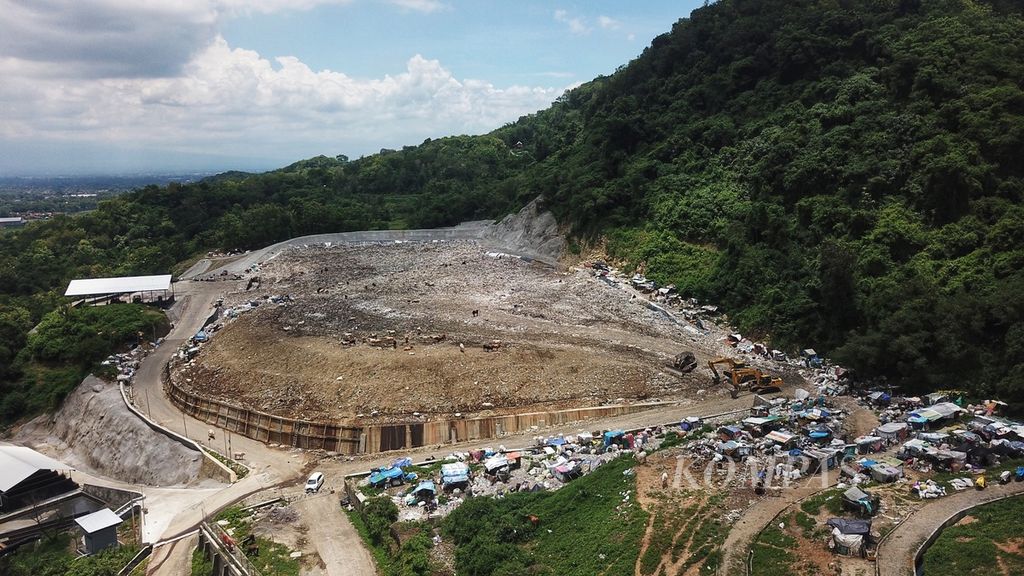 Kondisi lahan tempat penimbunan sampah di TPA Piyungan, Kabupaten Bantul, DIY, saat masih beroperasi pada Maret 2024.