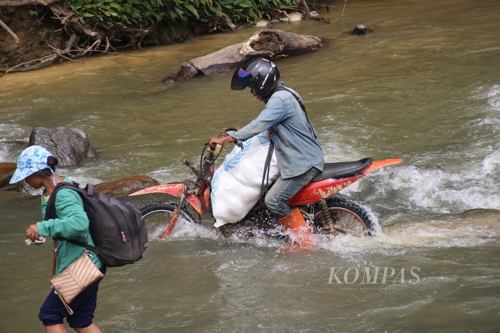 Mobilitas warga di kawasan perbatasan Kalimantan Barat-Malaysia.