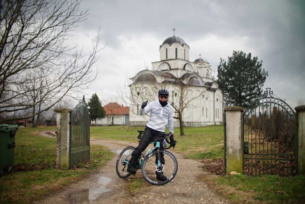Royke Lumowa menemukan gereja kecil di pinggir jalan dalam perjalanan menuju kota Nis, Serbia.
