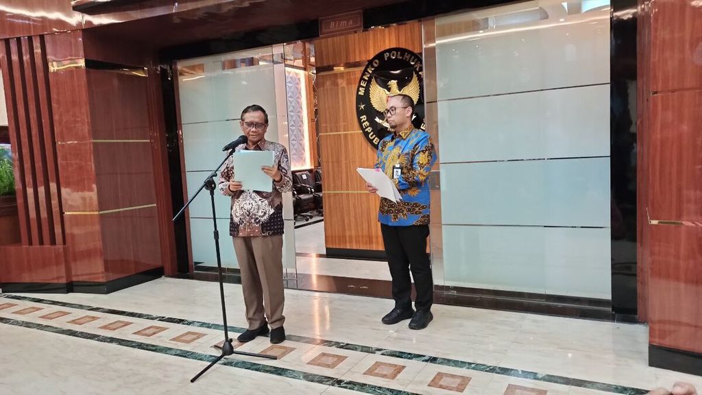 Menteri Koordinator Bidang Politik, Hukum, dan Keamanan Mahfud MD mengumumkan pembentukan resmi Satuan Tugas Supervisi dan Evaluasi Penanganan Laporan Hasil Analisis, Laporan Hasil Pemeriksaan, dan Informasi Dugaan Tindak Pidana Pencucian Uang (Satgas TPPU), di Jakarta, Rabu (3/5/2023). 