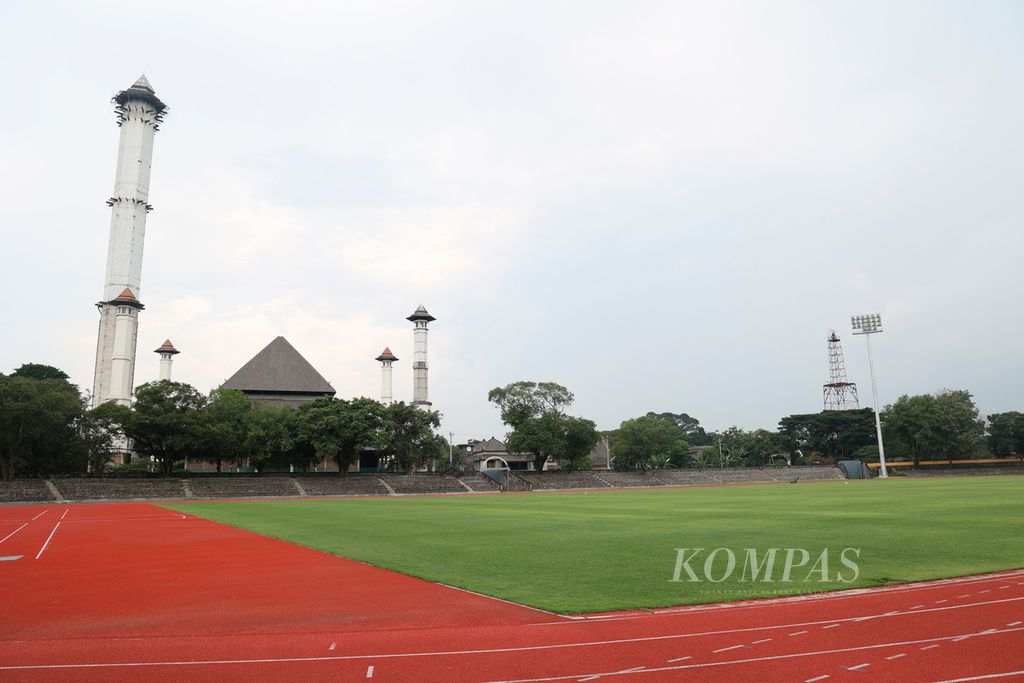 Penampakan Stadion Sriwedari di Kota Surakarta, Jawa Tengah, Senin (20/3/2023). Stadion itu awalnya akan dimanfaatkan sebagai tempat latihan tim peserta Piala Dunia U-20 2023. 