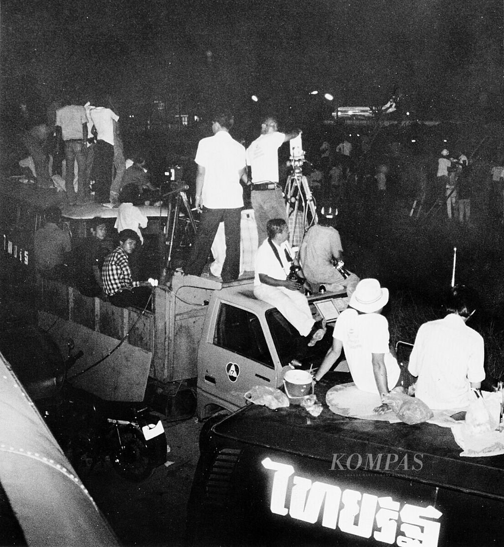 Suasana dua jam sebelum operasi kilat Pasukan Khusus Anti Teroris Indonesia menyerbu pesawat DC-9 Garuda ”Woyla”, Selasa (31/3/1981) dini hari.