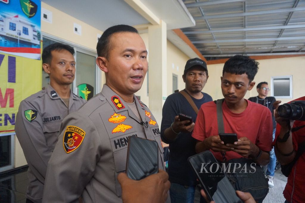 Kepala Kepolisian Resor Banjarnegara AKBP Hendri Yulianto memberikan keterangan kepada wartawan di Banjarnegara, Jawa Tengah, Kamis (6/4/2023).