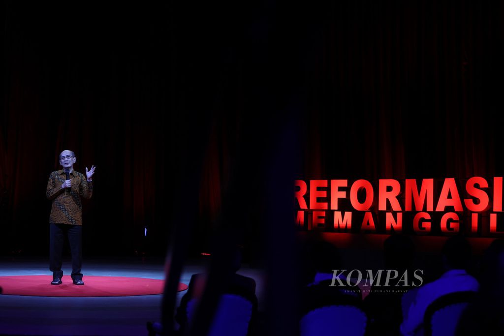 Pengamat politik dan ekonomi Faisal Basri menjadi narasumber dalam sarasehan bertajuk Reformasi Memanggil; 25 Tahun Reformasi bersama Aldera di Jakarta, 19 Agustus 2023. Sarasehan ini digelar harian <i>Kompas</i> bersama Yayasan Aldera untuk memperingati 25 tahun Reformasi 1998.