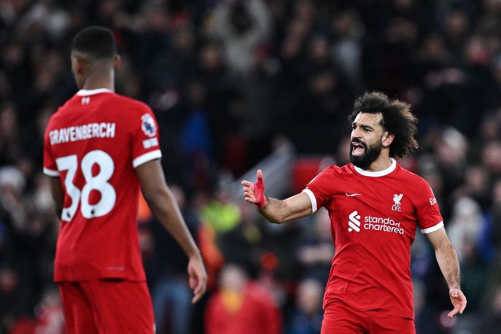 Reaksi penyerang Liverpool, Mohamed Salah, dalam pertandingan Liga Inggris antara Liverpool dan Arsenal di Stadion Anfield, Liverpool, Minggu (24/12/2023) dini hari WIB. Pertandingan berakhir seimbang, 1-1. 