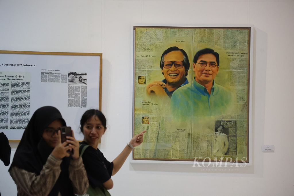 Sejumlah karya jurnalistik Sindhunata serta karya seni hasil interpretasi pemikiran wartawan senior tersebut ditampilkan dalam pameran literasi Lelaku Nulis 70 Tahun Sindhunata di Bentara Budaya Yogyakarta, Kotabaru, Yogyakarta, Selasa (17/5/2022). 