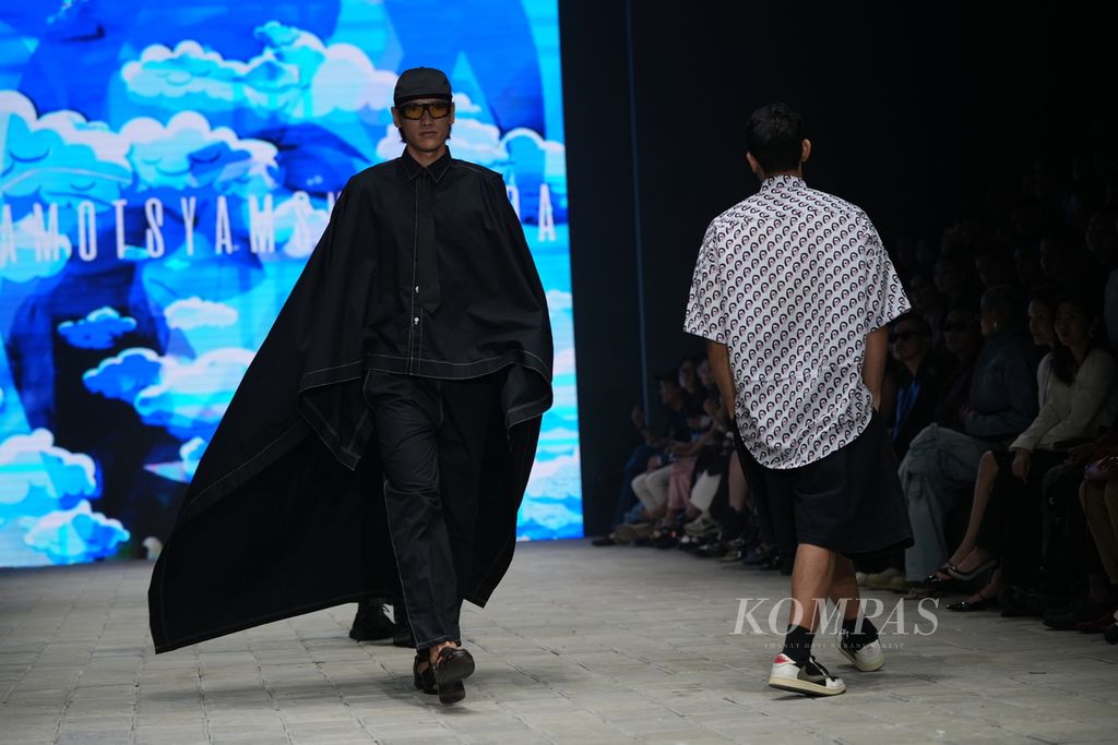 Peragaan busana koleksi Amotsyamsurimuda dalam Plaza Indonesia Mens Fashion Week di Jakarta, Rabu (4/9/2024). 