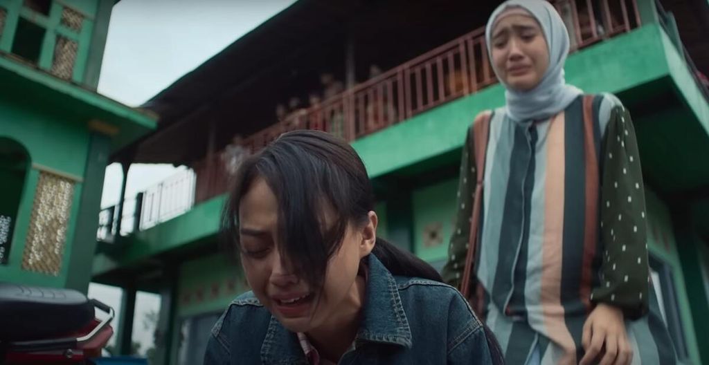  Cuplikan adegan film <i>Seni Memahami Kekasih</i> (2024).