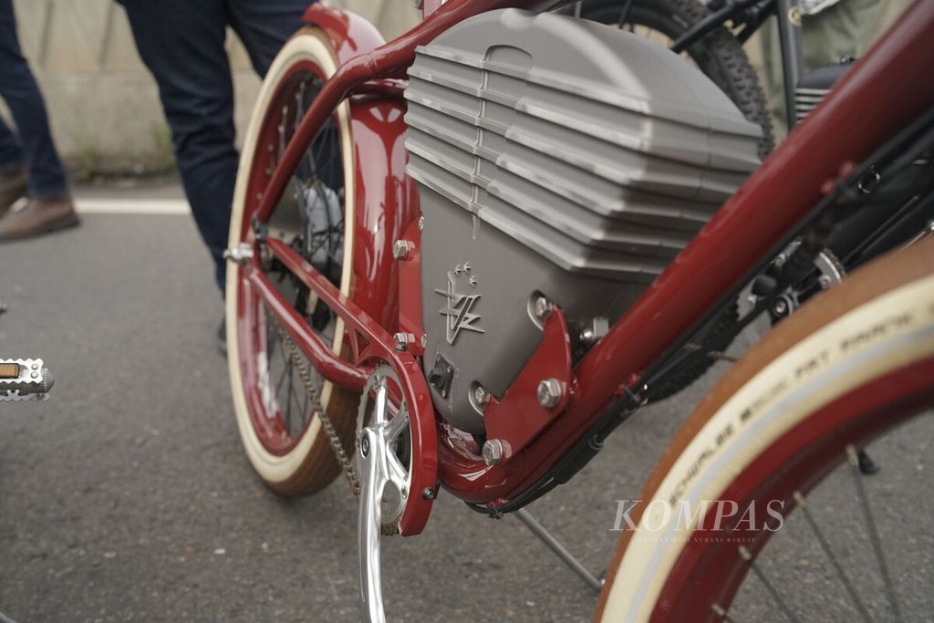 Baterai 1,12 kWh yang ada pada sepeda listrik Vintage Electric seri Tracker Classic, seperti yang terlihat di Jakarta, Minggu (9/10/2022). 