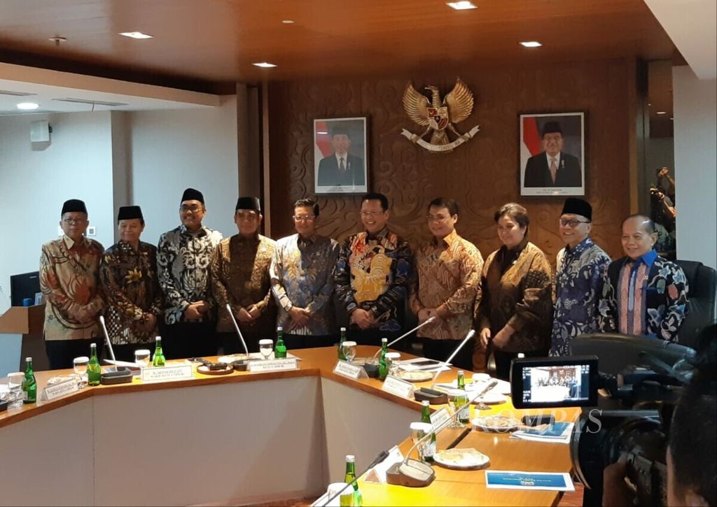 Ketua MPR Bambang Soesatyo dan sembilan wakil ketua MPR mengadakan rapat pimpinan di Jakarta, Rabu (9/10/2019). Rapat tersebut, antara lain, memutuskan bahwa MPR periode ini akan menindaklanjuti rekomendasi untuk melanjutkan kajian terkait amendemen konstitusi.