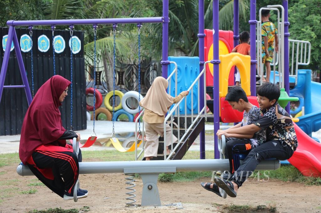 Suasana di Ruang Bermain Ramah Anak Taman Ratu Safiatuddin (RBRA Tarasa) di Desa Bandar Baru, Kecamatan Kuta Alam, Banda Aceh, Minggu (10/9/2023). RBRA Tarasa merupakan satu-satunya pusat bermain anak di Aceh yang memenuhi standar sertifikasi Kementerian Pemberdayaan Perempuan dan Perlindungan Anak.