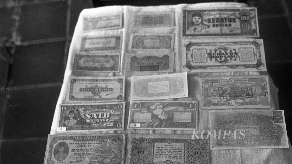 Uang Ori Koleksi uang kertas ORI yang dikeluarkan pada masa perjuangan kemerdekaan milik MA Affendi. 