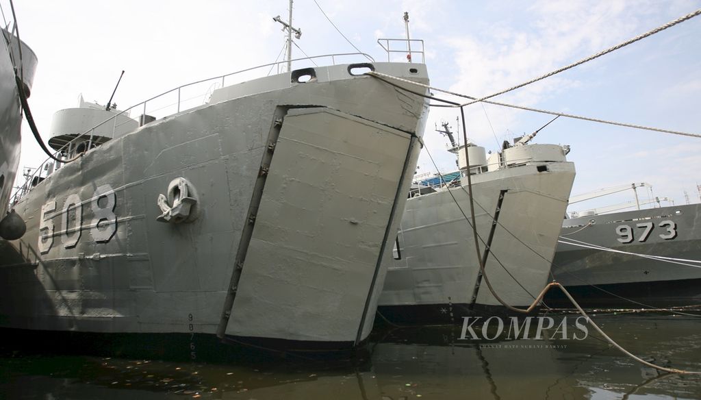 KRI Teluk Tomini bernomor lambung 508 bersandar di Kolinlamil Tanjung Priok, Jakarta Utara, Kamis (20/5/2010). 