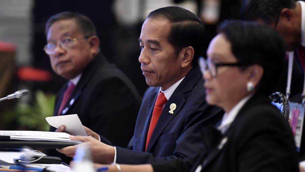 Presiden Joko Widodo (tengah) menghadiri pertemuan Brunei Darusalam-Indonesia-Malaysia-Philippines East ASEAN Growth Area (BIMP-EAGA) ke-13 di Bangkok, Thailand, Minggu (23/6/2019).