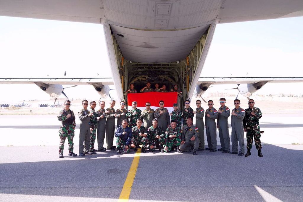 Tim Indonesia berangkat dengan Hercules C-130J dari King Abdullah II Airbase Airbport di Zarga, Jordania, pukul 11.36 waktu setempat dan kembali pukul 13.47 setelah menerjunkan bantuan untuk pengungsi Palestina di Gaza pada pukul 12.50, Selasa (9/4/2024).