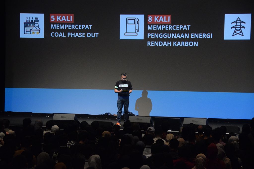 Pendiri dan Ketua FPCI Dino Patti Djalal dalam pembukaan Indonesia Net-Zero Summit 2023 di Djakarta Theater, Jakarta Pusat, Sabtu (24/6/2023).