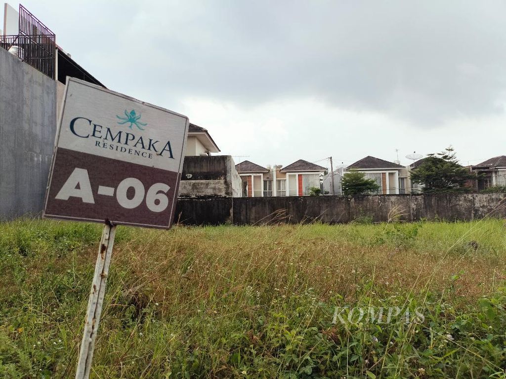 Deretan rumah di Perumahan Cempaka Residence di Kecamatan Mertoyudan, Kabupaten Magelang, Jawa Tengah, Jumat (12/8/2022). Salah satu rumah diduga milik Ferdy Sambo,