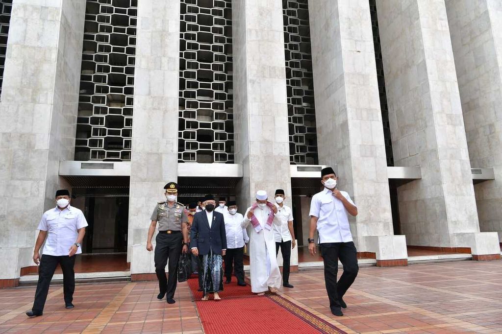Wakil Presiden Ma’ruf Amin ketika hadir di acara Kongres Umat Islam untuk Indonesia Lestari di Masjid Istiqlal, Jakarta Pusat, Jumat (2/7/2022), 