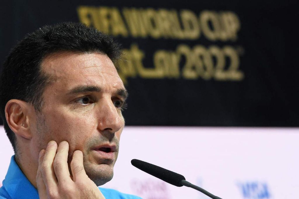Pelatih Argentina Lionel Scaloni saat menghadiri konferensi pers di Qatar National Convention Center di Doha, Sabtu (17/12/2022), menjelang pertandingan final Piala Dunia Qatar antara Argentina dan Perancis, Minggu (18/12/2022). 