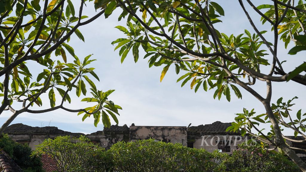 Tembok mengelilingi pemandian Taman Sari di Kelurahan Patehan, Kecamatan Kraton, Kota Yogyakarta, DI Yogyakarta, Senin (19/12/2022). 
