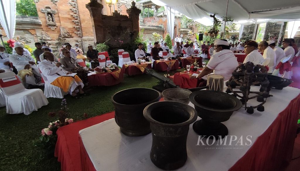 Suasana seminar bertemakan Piranti Pengastawa Sulinggih di Museum Bali, Kota Denpasar, Selasa (10/5/2022).