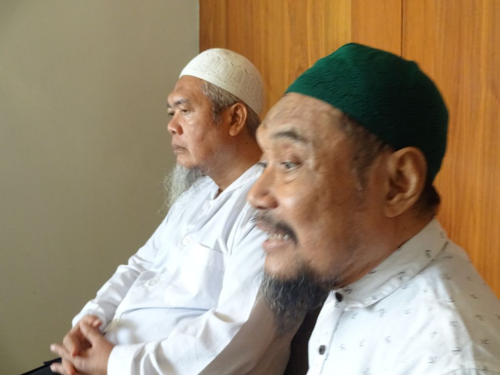 Amir Jamaah Islamiyah Para Wijayanto (kiri) dan salah satu pendiri Jamaah Islamiyah Abu Rusydan, saat diwawancara Kompas, di Jakarta, Senin (16/9/2024).