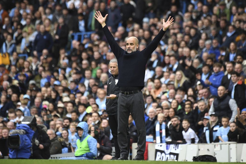 Manajer Manchester City Pep Guardiola saat laga Liga Inggris City melawan Luton Town, Sabtu (13/4/2024). 