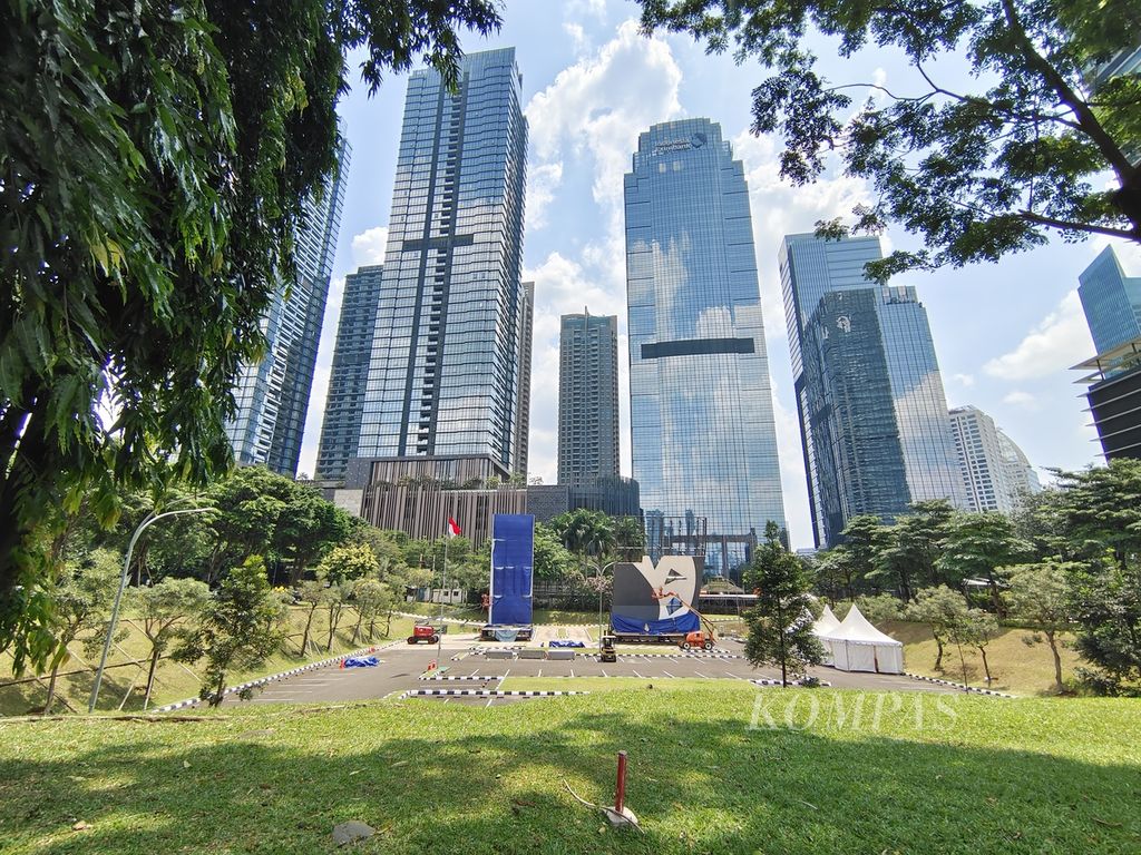 Kawasan SCBD, Jakarta, Selasa (6/9/2022). 