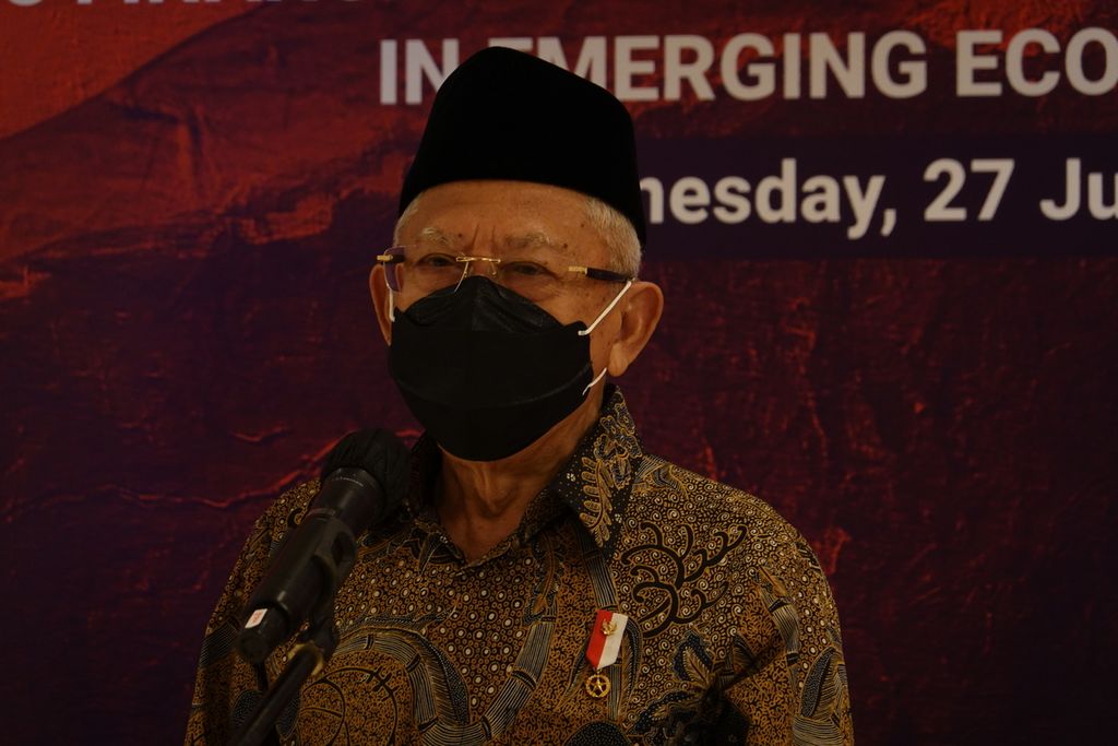 Wakil Presiden Maruf Amin dalam keterangan pers seusai menghadiri seminar Energy Transition Working Group (ETWG) G20 Seminar Series, di Hotel Grand Hyatt, Jakarta, Rabu (27/7/2022).