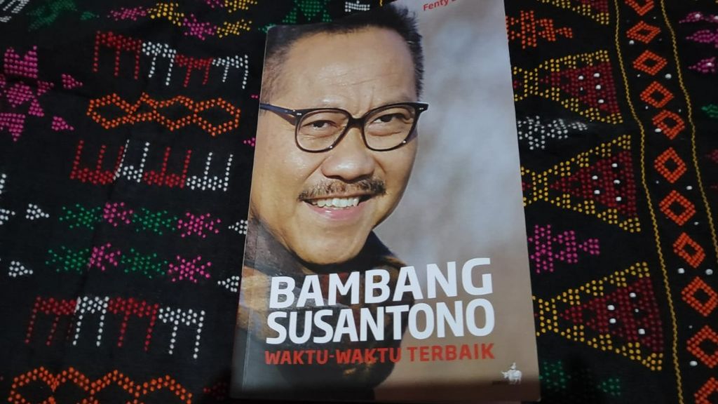 Halaman muka buku berjudul <i>Waktu-waktu Terbaik Bambang Susantono</i>