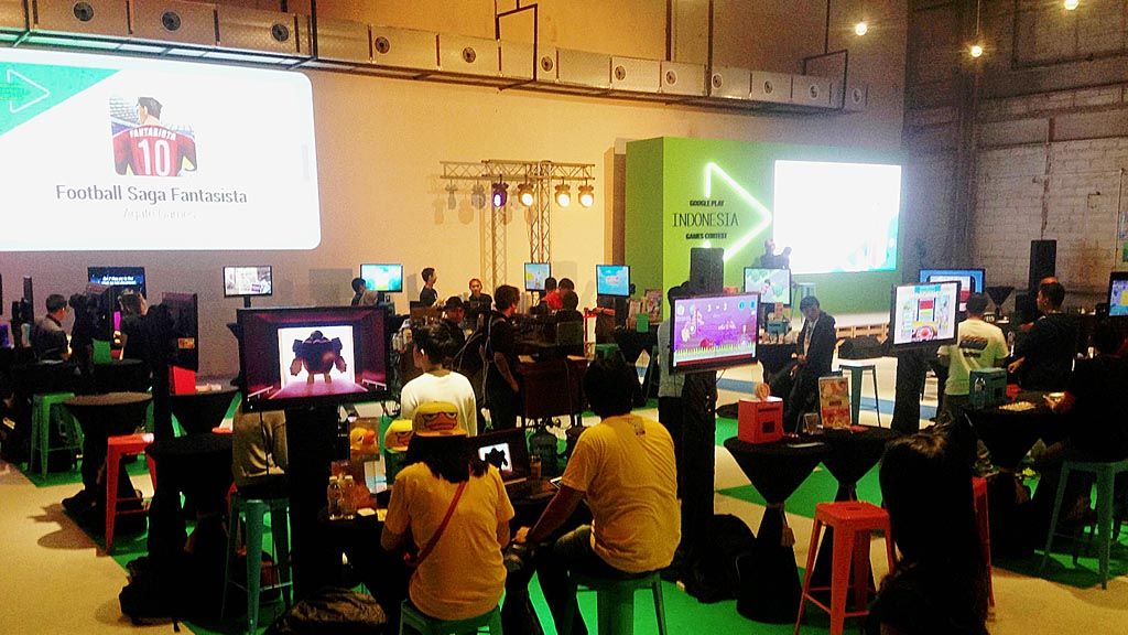 Sejumlah pengembang gim berbasis di perangkat bergerak (mobile) dalam sistem operasi Android, Rabu (26/4), berkumpul di sebuah ruangan di pusat belanja Plaza Indonesia, Jakarta. Mereka  menyiapkan 15 produk gim yang memasuki tahap akhir penilaian ajang Google Play Indonesia Games Contest.