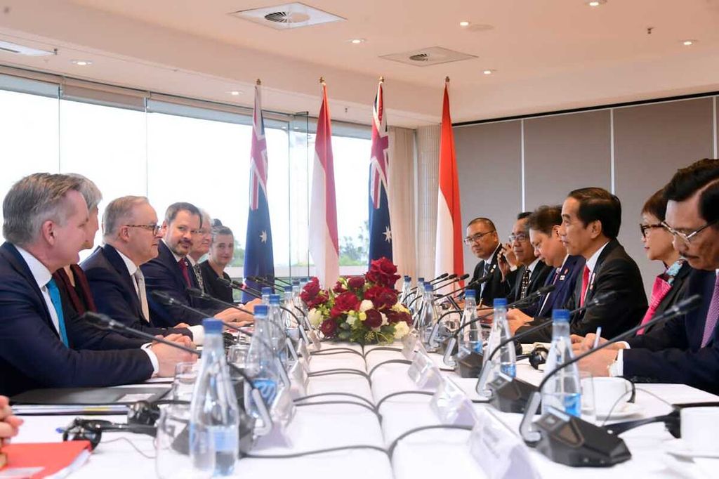 Presiden Joko Widodo dan PM Australia Anthony Albanese memimpin delegasi dalam Annual Leaders Meeting di Taronga Center, Sydney, Australia, Selasa (4/7/2023). 