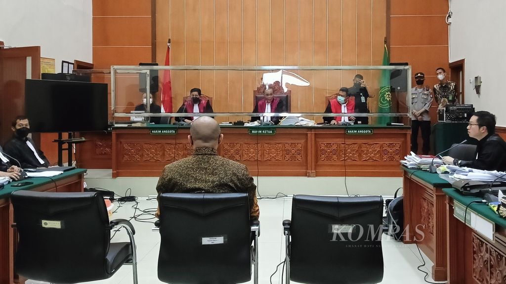 Suasana persidangan di PN Jakarta Barat, Kamis (2/3/2023), terkait kasus peredaran narkotika jenis sabu yang menyeret Teddy Minahasa. Dalam sidang itu, jaksa menghadirkan ahli forensik.