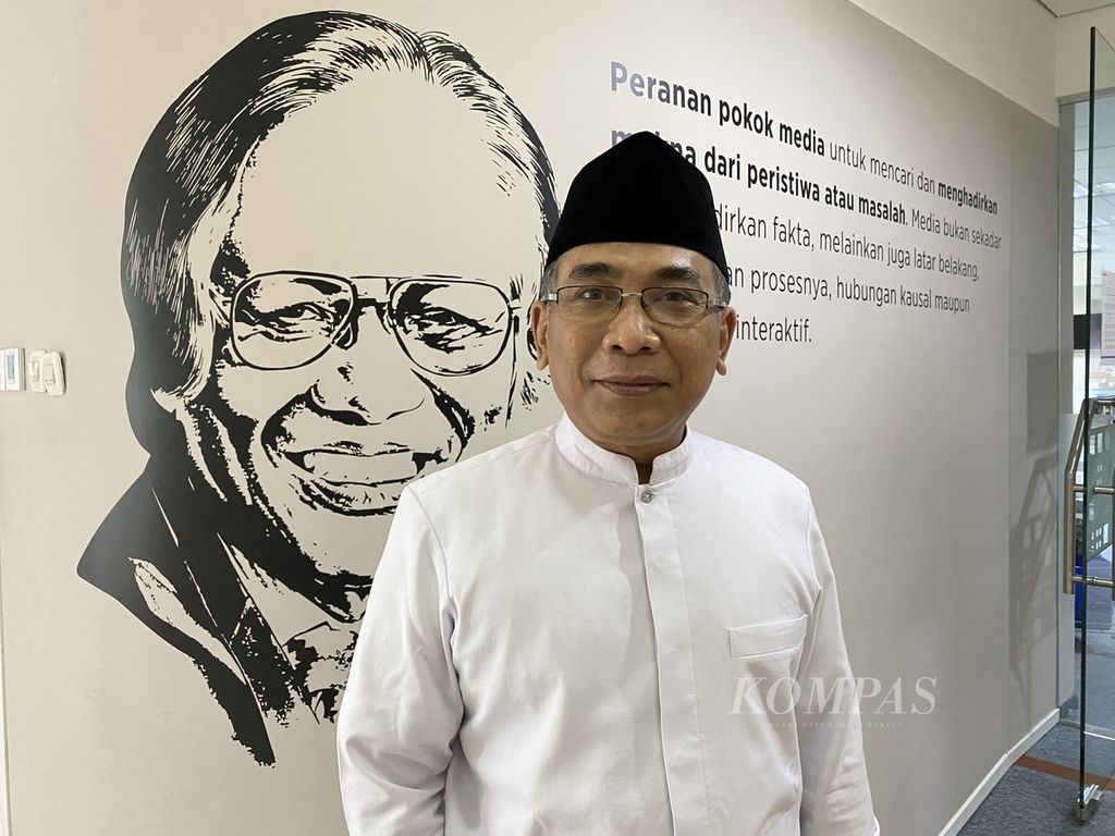 Ketua Umum Pengurus Besar Nahdlatul Ulama KH Yahya Cholil Staquf atau dikenal sebagai Gus Yahya saat berkunjung ke Kantor Redaksi Harian <i>Kompas</i> di Jakarta, Rabu (6/10/2021).
