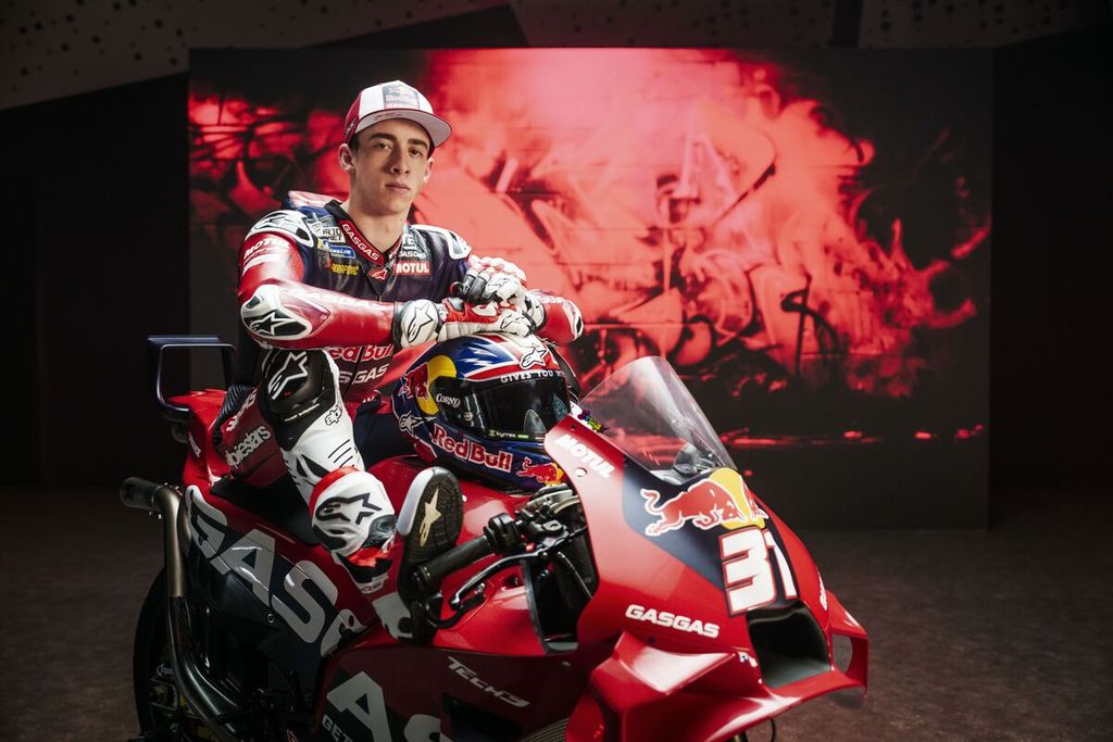 Pedro Acosta yang baru berusia 19 tahun akan menjalani debut MotoGP bersama tim Red Bull Gasgas Tech3. Juara Moto3 dan Moto2 itu berpotensi menjadi pebalap termuda yang memenangi balapan MotoGP mematahkan rekor Marc Marquez. Skuad tim Gasgas diluncurkan, Senin (29/1/2024).